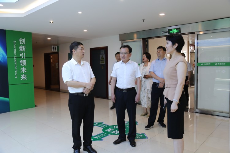 常德市汉寿县县委副书记王时雨一行莅临新宝gg制药考察调研_新宝gg